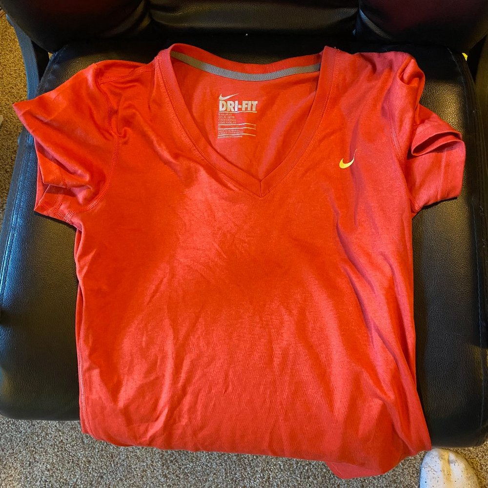 Nike Womens V-Neck T Shirt
